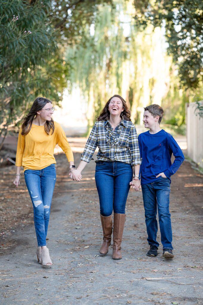 family walking pose idea