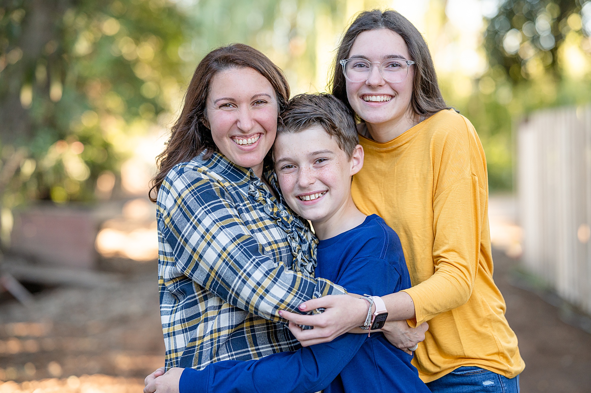 Family hugging posing idea