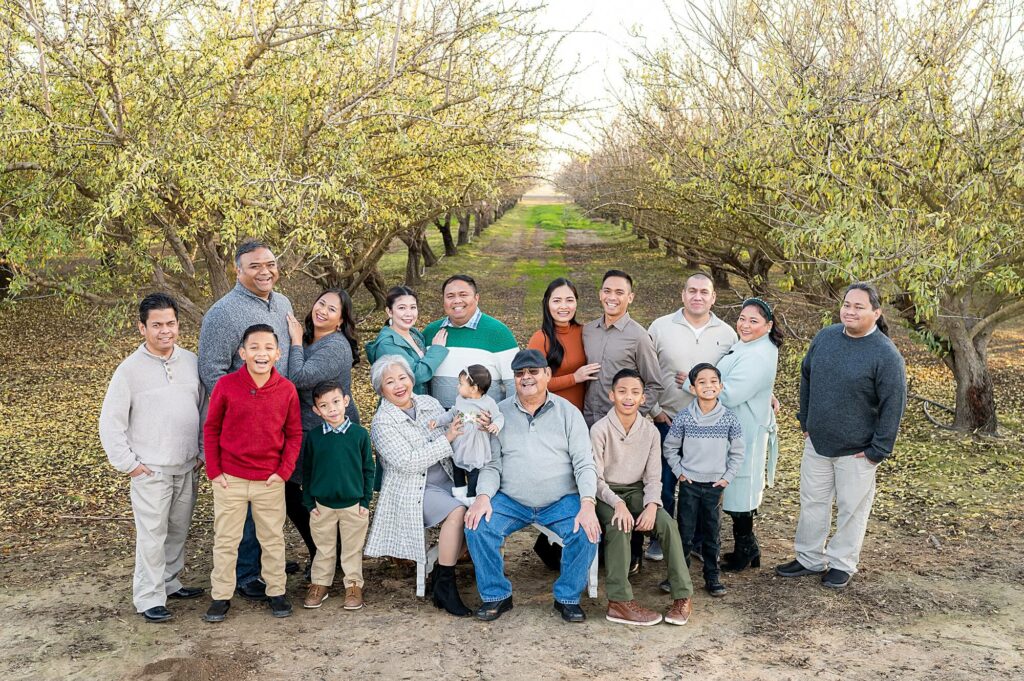 Extended family posing idea