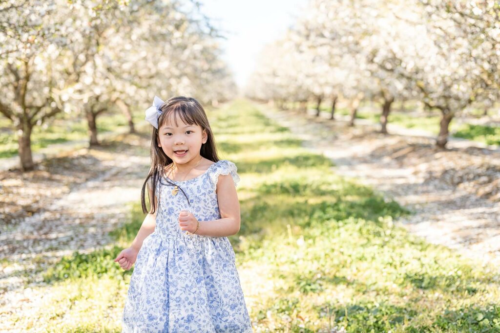 Little girl running pose idea