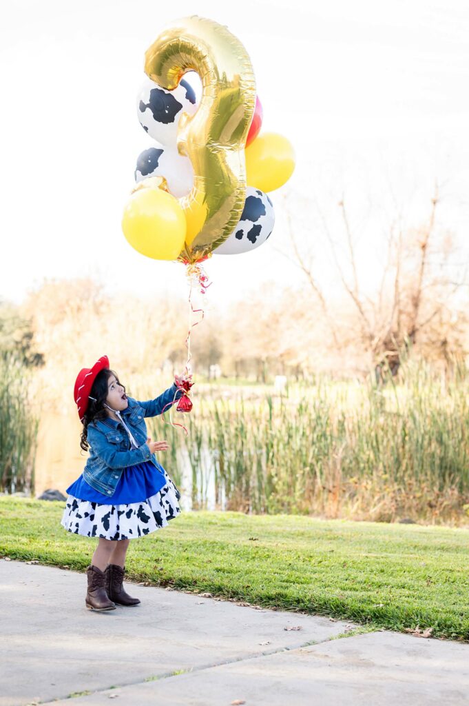 Little girl balloon posing idea