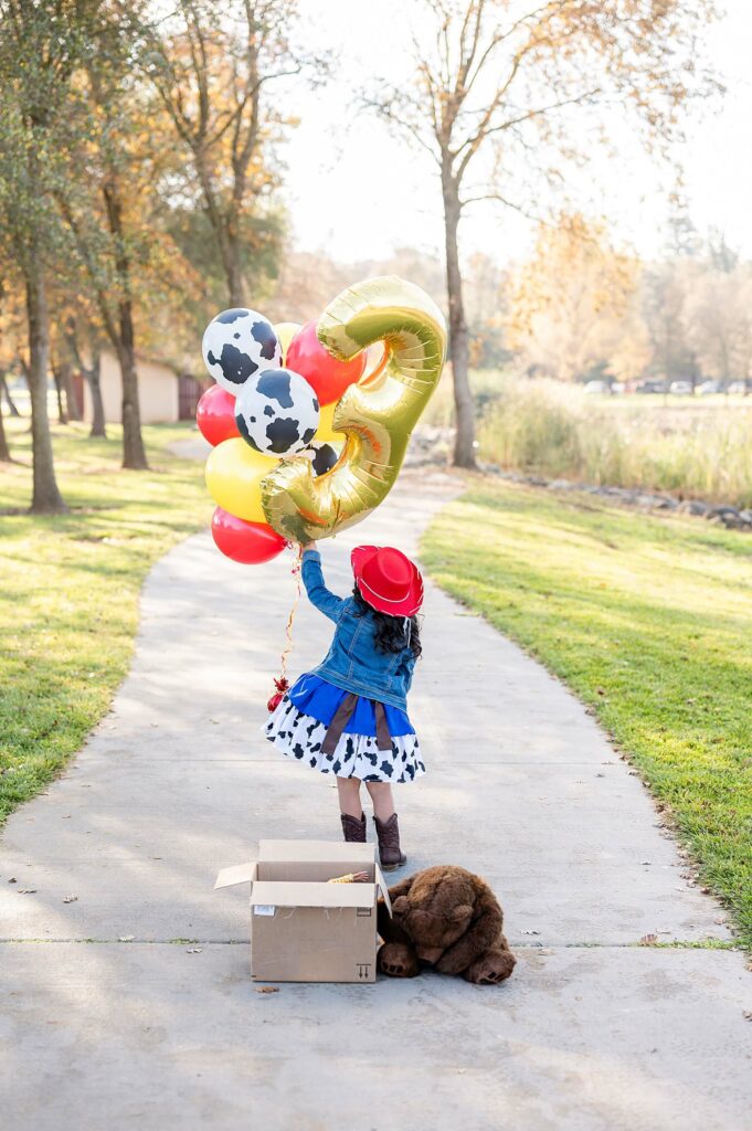 Little girl balloon posing idea toy story inspired photo shoot