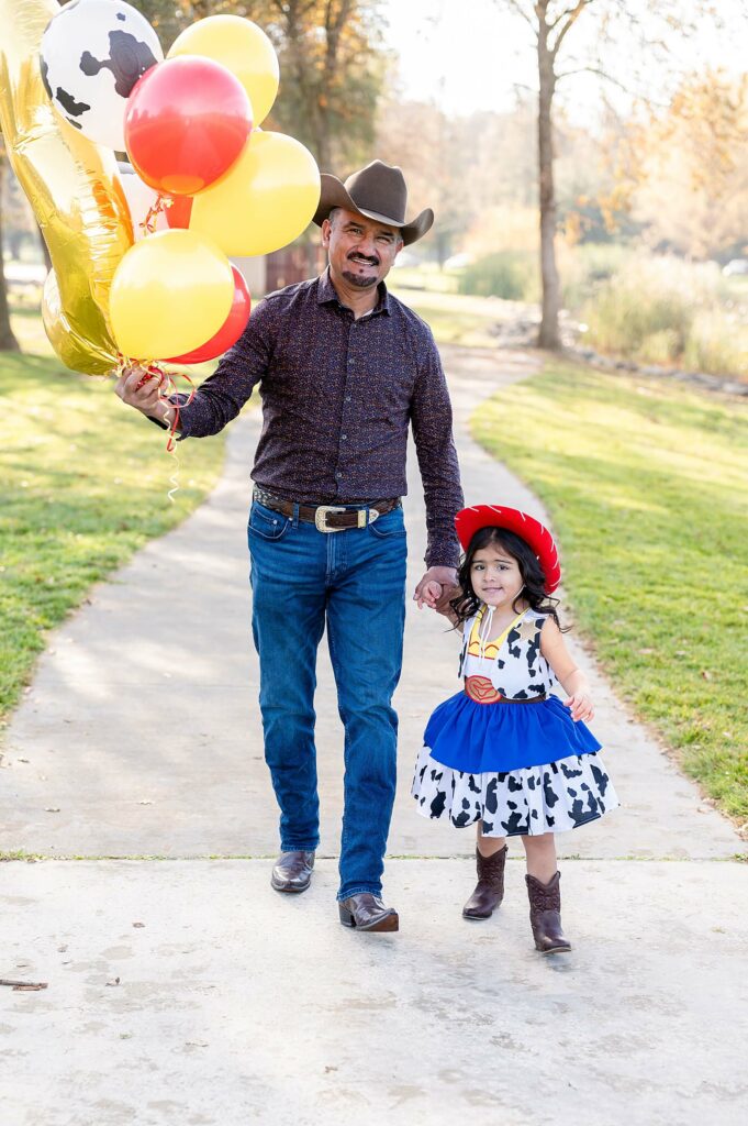 grandpa and granddaughter posing idea